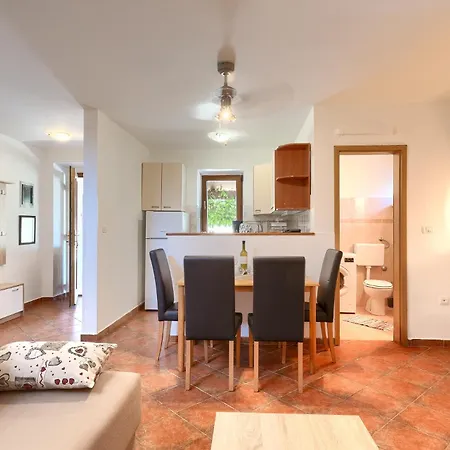 Holiday home Viola *