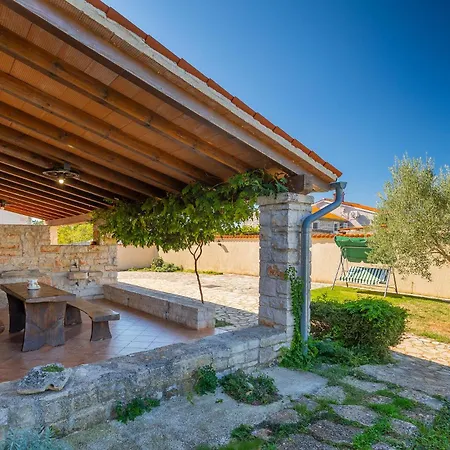 Holiday home Viola