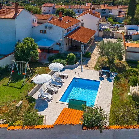 Holiday home Viola *