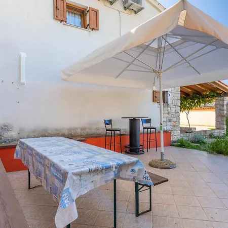 Holiday home Viola *