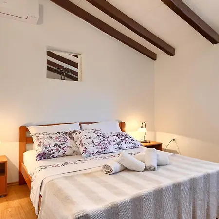 Holiday home Viola