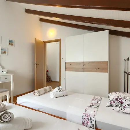Holiday home Viola *