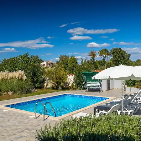 Holiday home Viola *