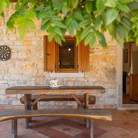 Viola Villa